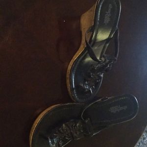 Black wedges with cute ruffles